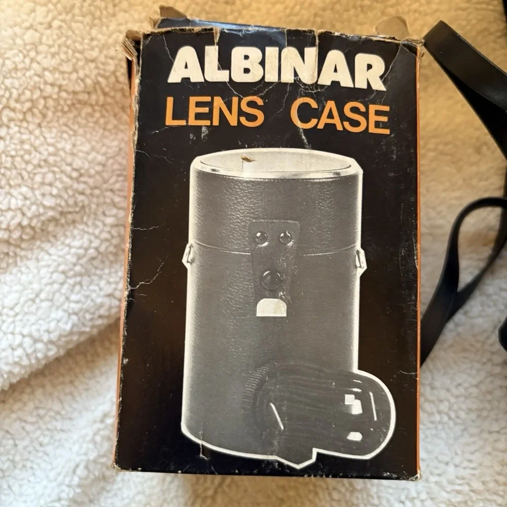 VTG Super Albinar 135mm f/2.8 Auto Telephoto- Coated -Lens Canon - Korea w/ Case